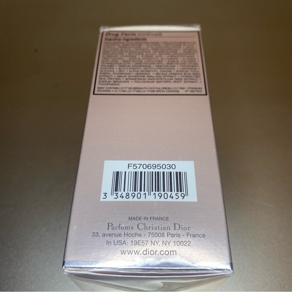 NIB DIOR CAPTURE TOTALE TRIPLE CORRECTING SERUM FOUNDATION #030 SPF 25 - Picture 6 of 8